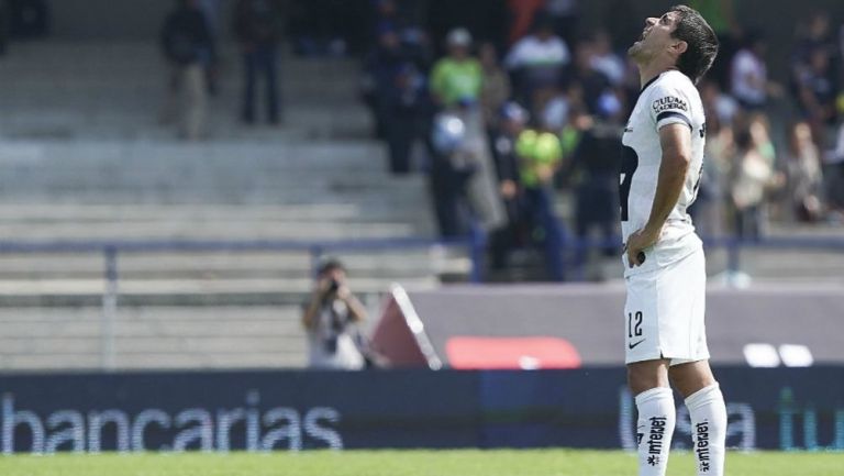 Ignacio Malcorra, capitán de Pumas, lamentándose