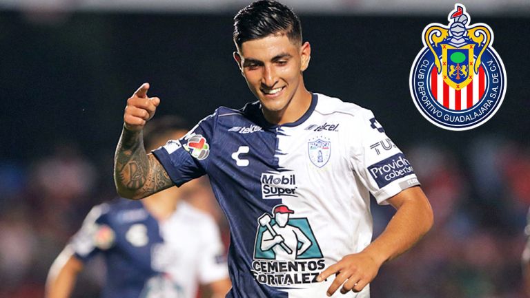 Guzmán festeja un gol con Pachuca