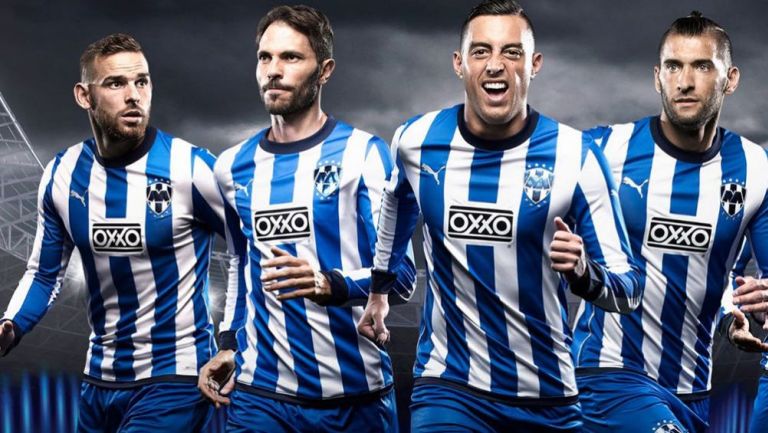 Jugadores de Monterrey con el jersey para el Mundial de Clubes 2019