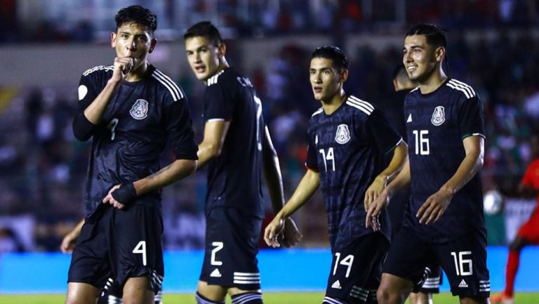 Edson Alvarez festeja un gol en la Concacaf Nations League