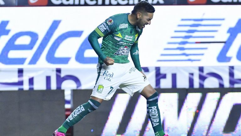 Ismael Sosa celebrando su anotación en el Estadio Caliente