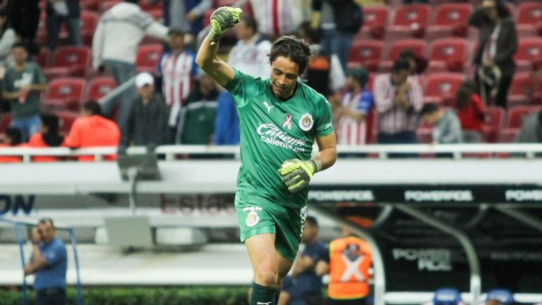 Toño Rodríguez festeja en el Chivas vs Veracruz