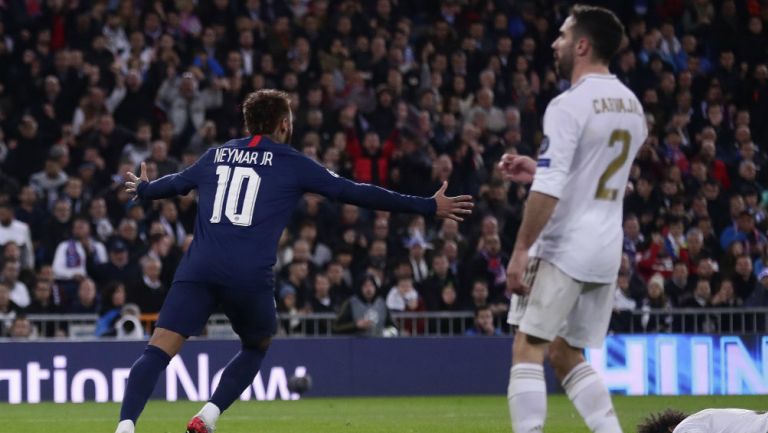 Neymar festeja el gol de Sarabia mientras Carvajal se lamenta