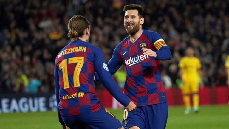 Messi celebra con Griezmann su gol ante el Dortmund 