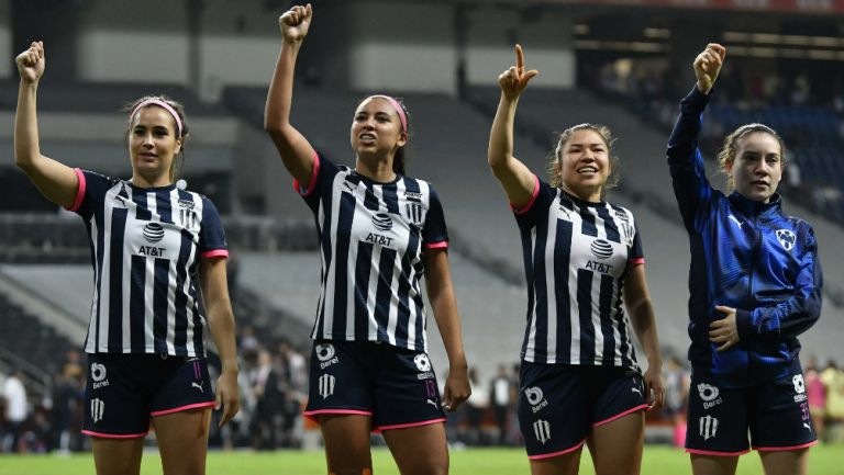 Jugadoras de Monterrey antes de un partido