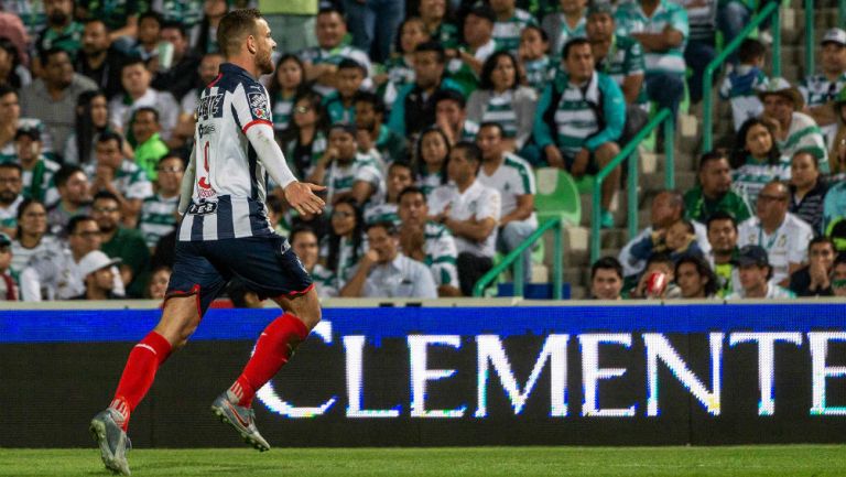 Vincent Janssen celebrando el gol del empate ante Santos