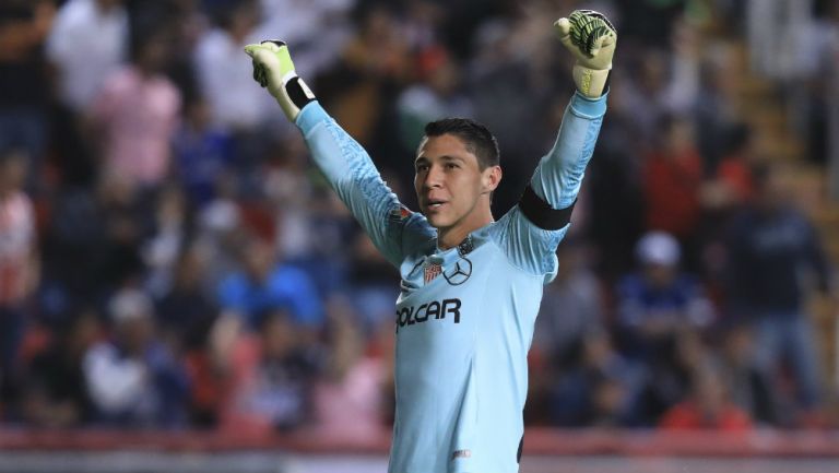 Hugo González festeja un gol del Necaxa