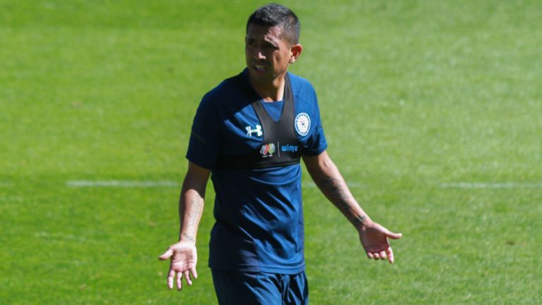 Elías Hernández en entrenamiento de Cruz Azul