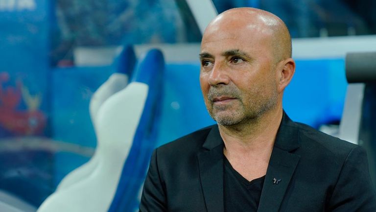 Jorge Sampaoli observa un partido