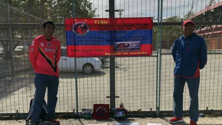 Aficionados de Veracruz afuera del Estadio Pirata Fuente