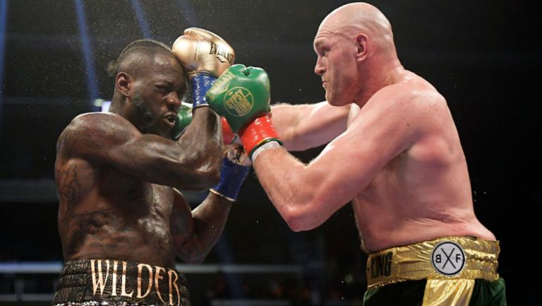 Deontay Wilder y Tyson Fury durante la primera pelea