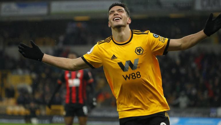 Raúl Jiménez en celebración de un gol con el Wolverhampton