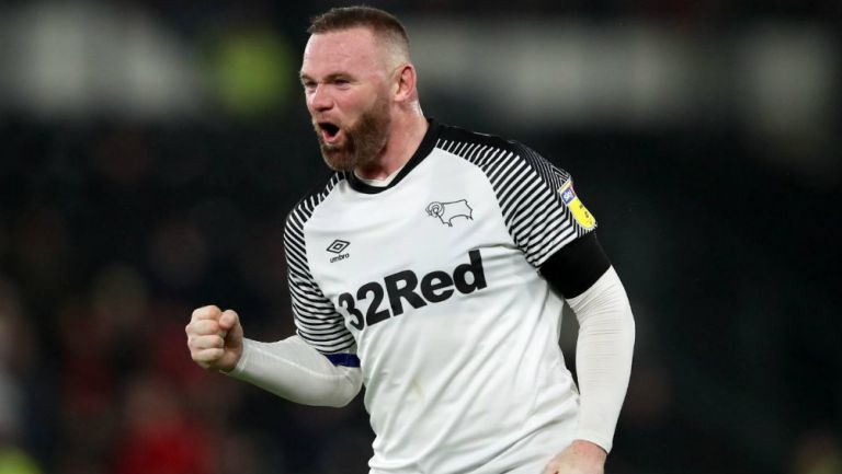 Wayne Rooney festeja el triunfo del Derby County