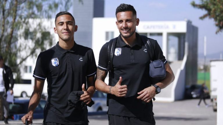 Jugadores de Querétaro ya portando ropa de Charly Futbol