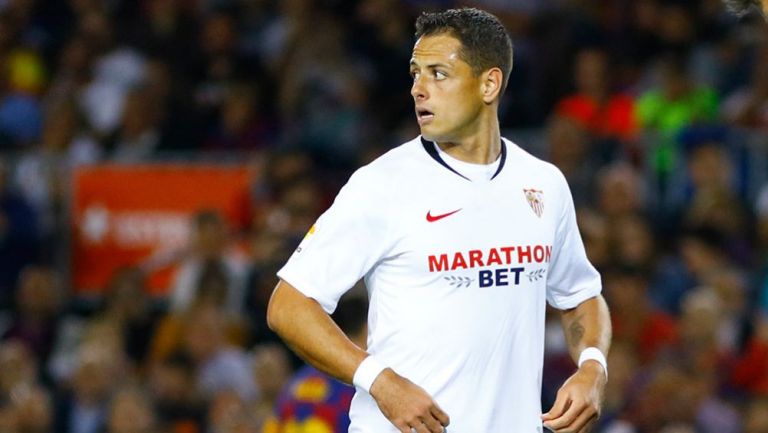 Javier Hernández, en el juego del Sevilla frente al Barcelona