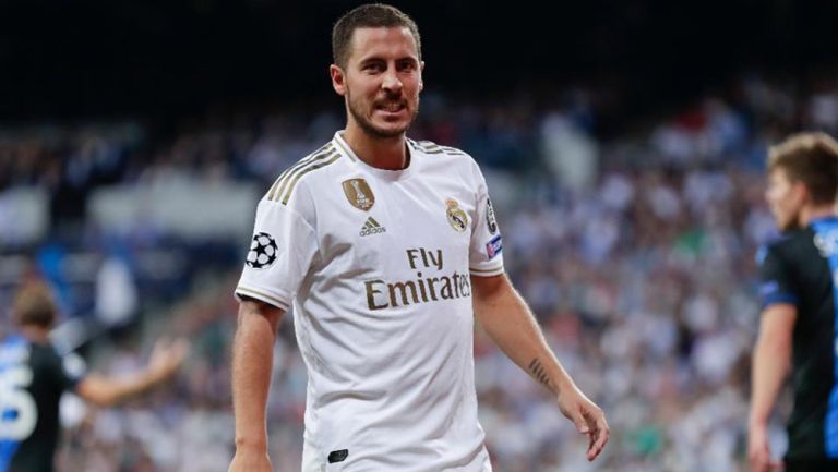 Eden Hazard durante un duelo con el Real Madrid