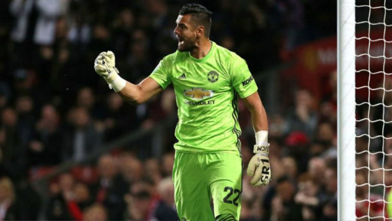 Sergio Romero durante un partido con el Manchester United