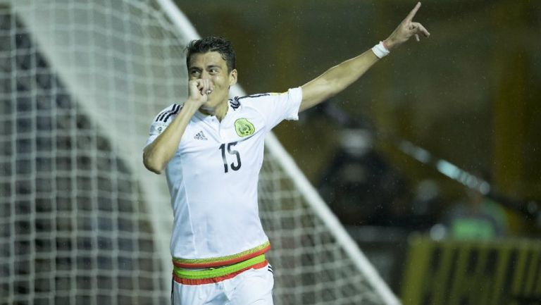 Héctor Moreno en festejo con Selección Mexicana
