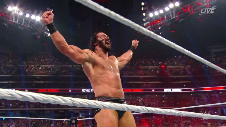 Drew McIntyre celebrando su victoria