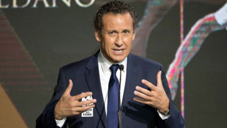 Jorge Valdano habla en un evento público