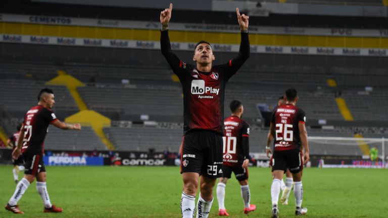 Atlas derrotó a Xolos en el debut de Omar Flores como técnico