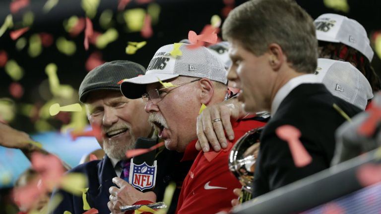 Andy Reid celebrando el título del Super Bowl LIV