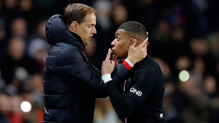 Thomas Tuchel habla con Kylian Mbappé