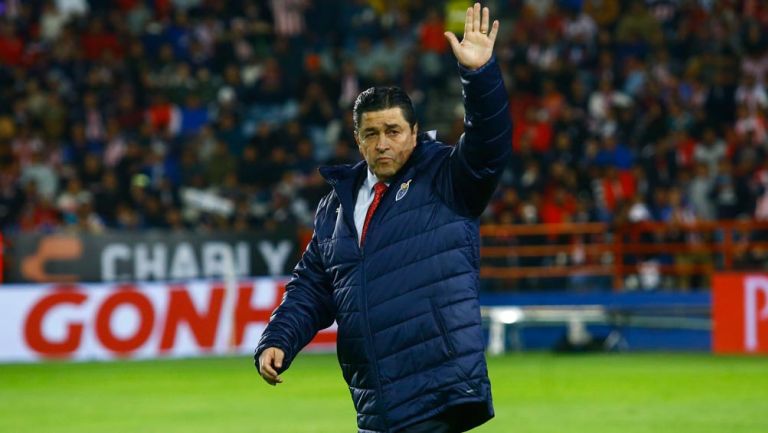 Luis Fernando Tena previo a un duelo de Chivas 