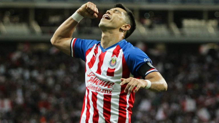 Jesús Molina celebra un gol con Guadalajara