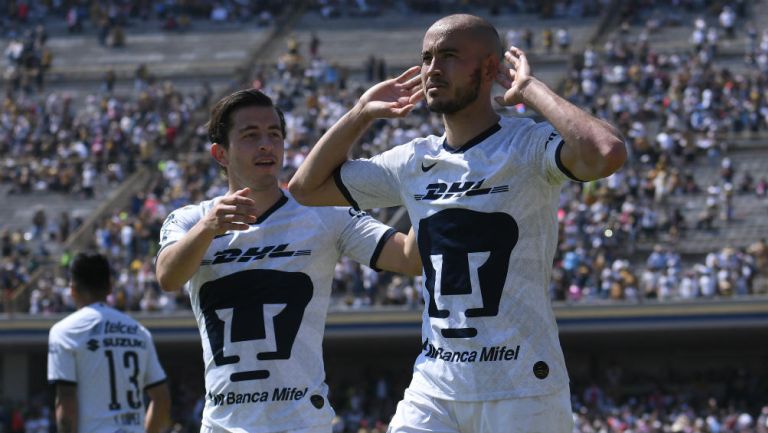 Mozo y González festejan el gol del paraguayo 