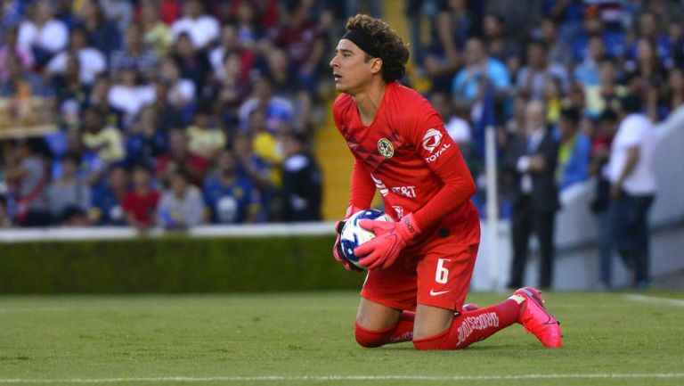 Guillermo Ochoa en partido con América