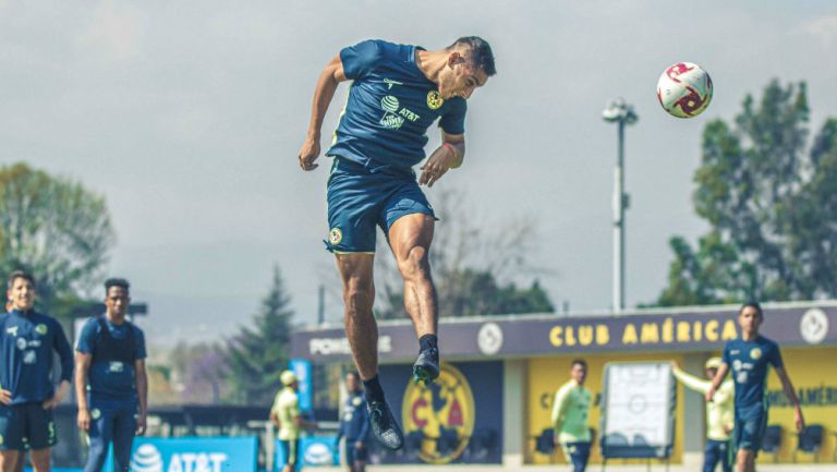 Sebastián Cáceres durante un entrenamiento con América