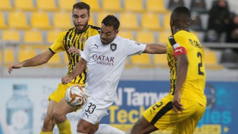 Marco Fabián en el juego entre Al Sadd y Qatar SC 