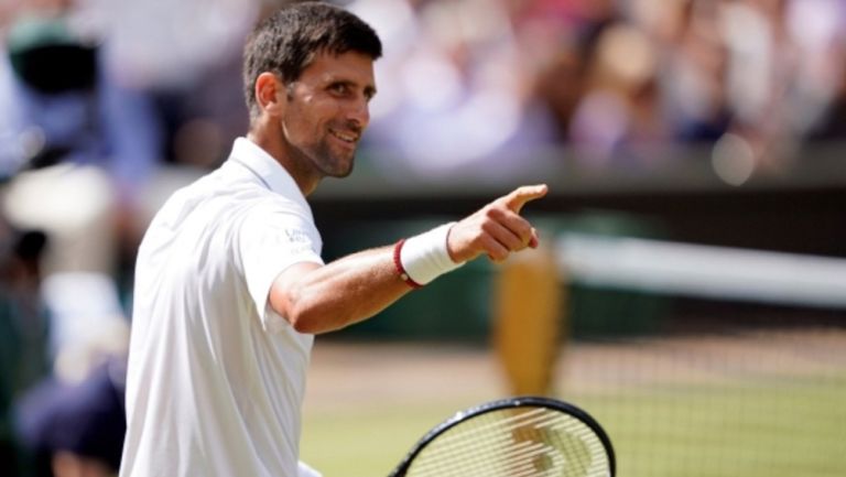 Novak Djokovic fue captado jugando tenis en las calles de Belgrado