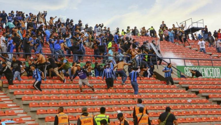 Conatos de bronca entre Gallos y tuneros 