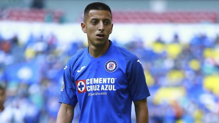 Alvarado, en un partido de Cruz Azul