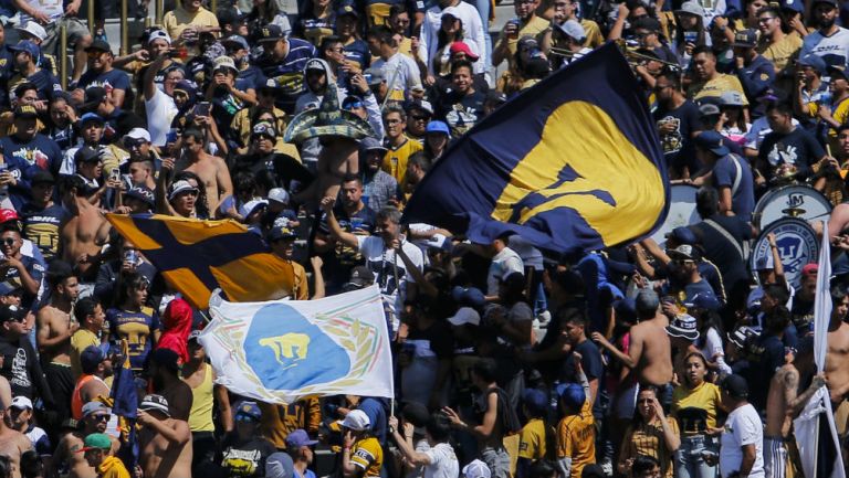 Afición de Pumas en el Olímpico Universitario