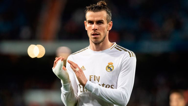 Gareth Bale durante un duelo con el Real Madrid