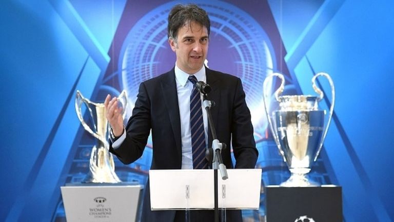 Vicepresidente de la UEFA durante una conferencia de prensa 