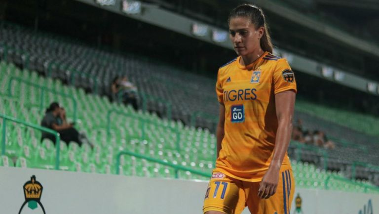 Nayeli Rangel, en lamento en un partido de Tigres