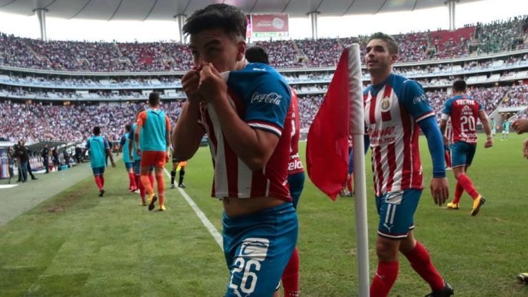 Fernando Beltrán celebrando su anotación ante León