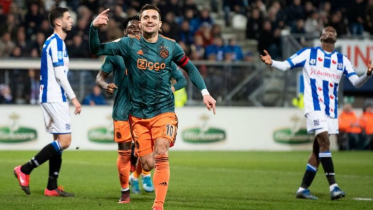 Ajax festeja una anotación contra el Heerenveen