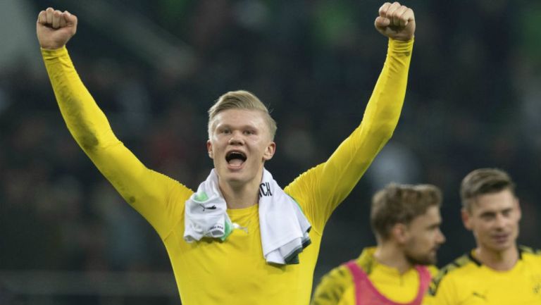 Erling Haaland celebrando la victoria del Borussia Dortmund