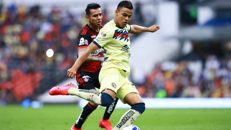 Román Martínez durante un partido con América