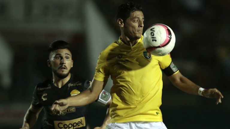 Alejandro Vela, durante un juego de Venados