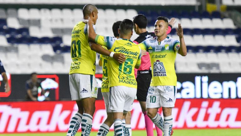 Jugadores de León celebrando un gol ante Pumas