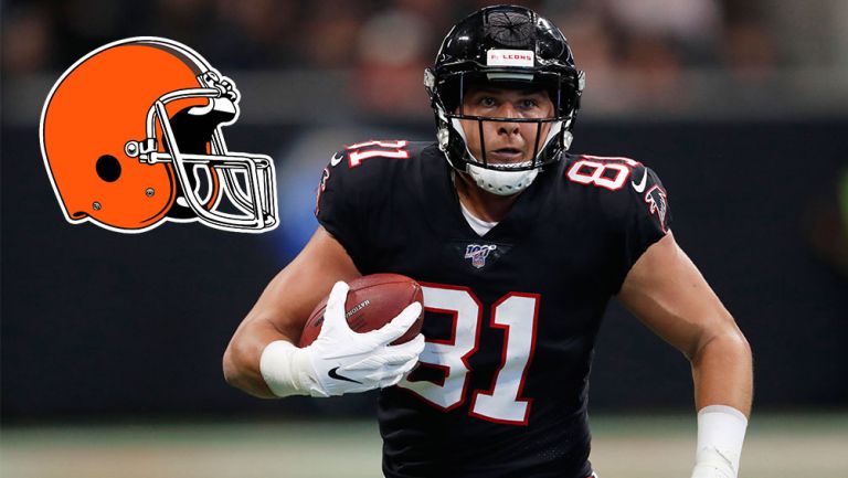 Austin Hooper durante un partido con los Falcons