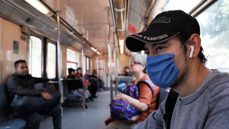 Usuarios en el Metro de la CDMX en época del Coronavirus