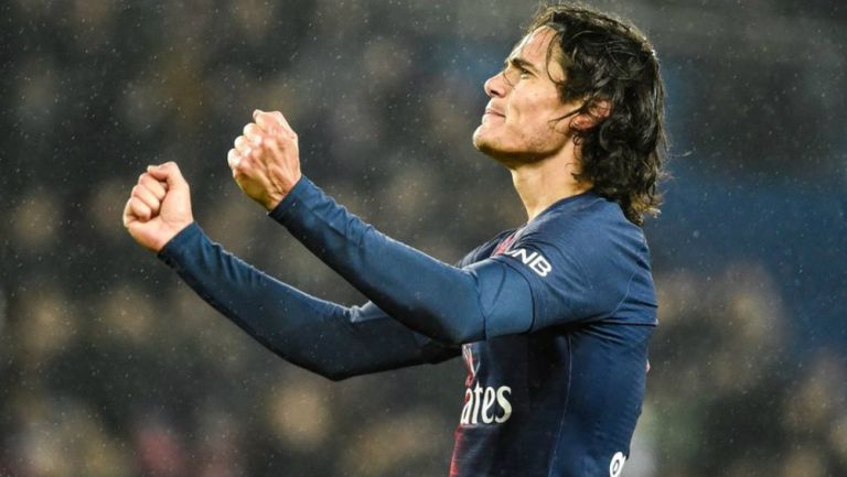 Cavani en festejo de gol con PSG