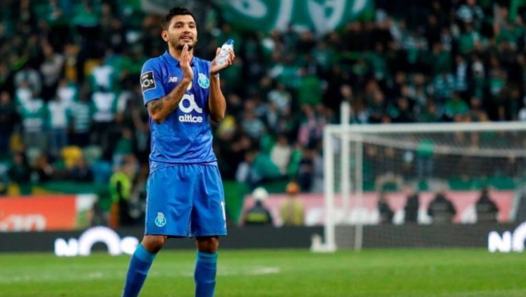 Jesús Corona se despide de la afición en un partido con el Porto 